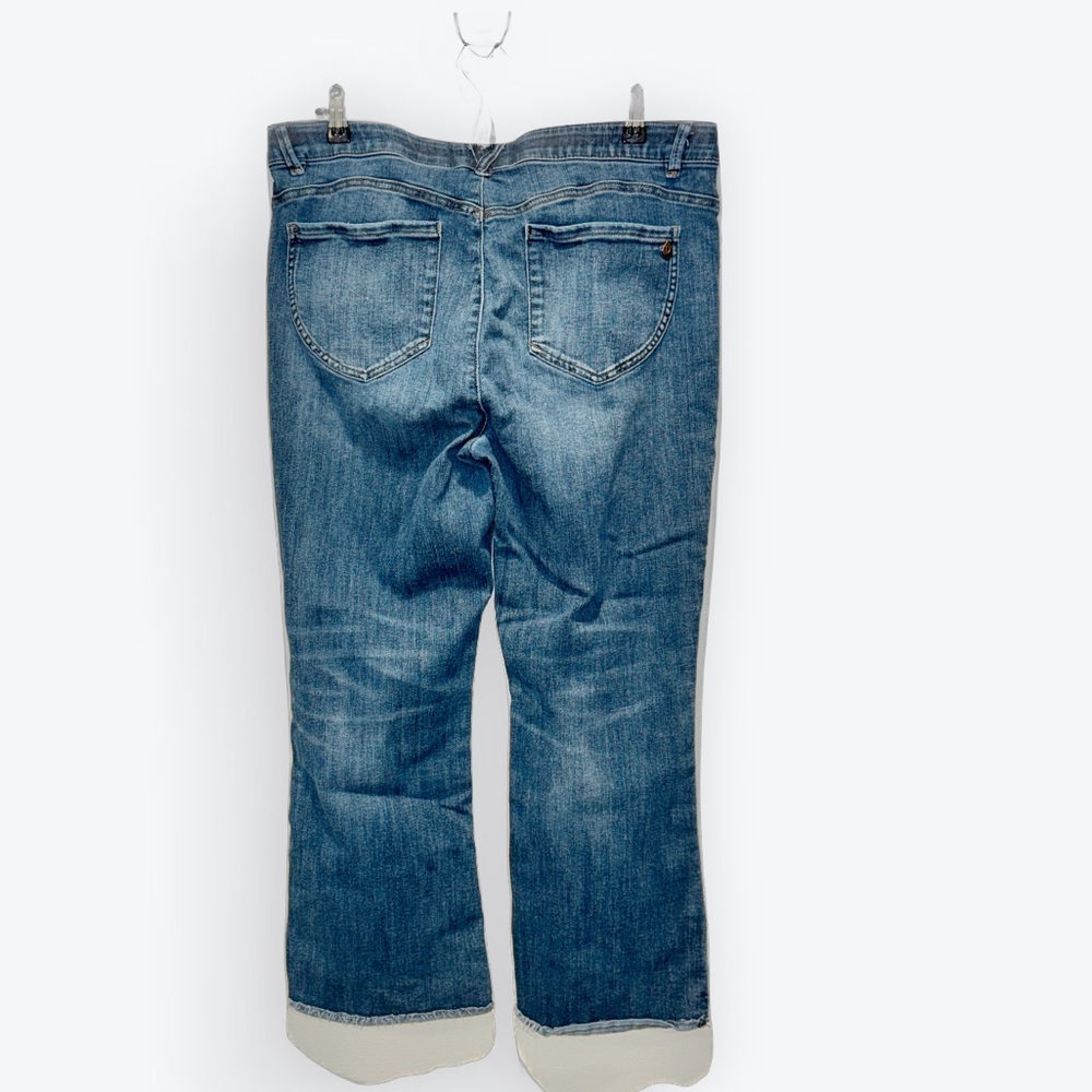 Democracy Blue Denim Cropped Jeans - Picture 2 of 10